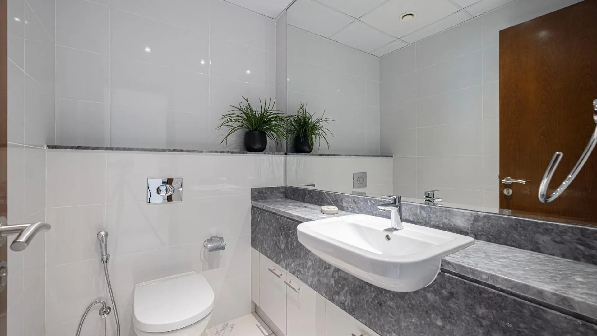 5 Star Amenities 10 Mins Downtown Kite Beach Dubai United Arab Emirates